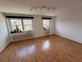 Wohnzimmer Bild 1 - City, gut geschnittene schöne 3-Zimmer Wohnung an der LorettostraßeEcke Bilker Allee