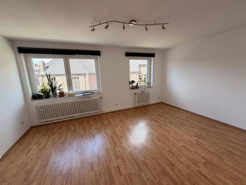 Wohnzimmer Bild 1 - City, gut geschnittene schöne 3-Zimmer Wohnung an der LorettostraßeEcke Bilker Allee