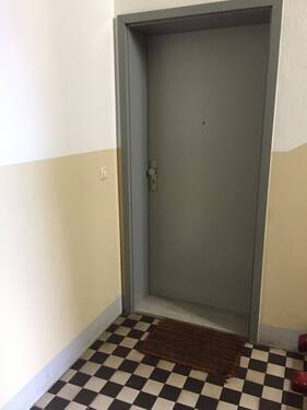 Wohnungseingangstür - Etagenwohnung in Dresden zum Kaufen