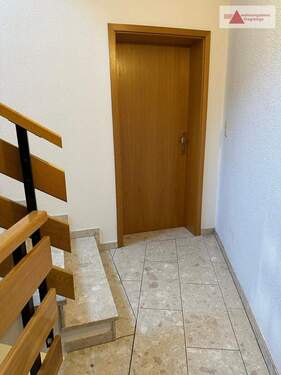 Treppenhaus_Eingangstür - Etagenwohnung mit 71,00 m&sup2; in Chemnitz / Adelsberg zum Kaufen