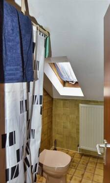 Dusche mit WC im Dachgeschoss - 