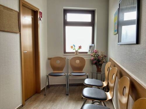 Wartezimmer - 6 Zimmer Mehrfamilienhaus, Wohnhaus zum Kaufen in Lutherstadt Eisleben