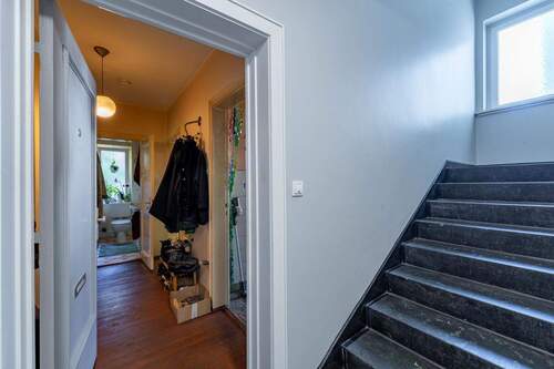 Wohnungstüre / Treppenhaus - Etagenwohnung mit 45,10 m² in Hamburg zum Kaufen