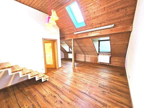 Großzügiges Dachstudio mit Aufgang zur Empore - 