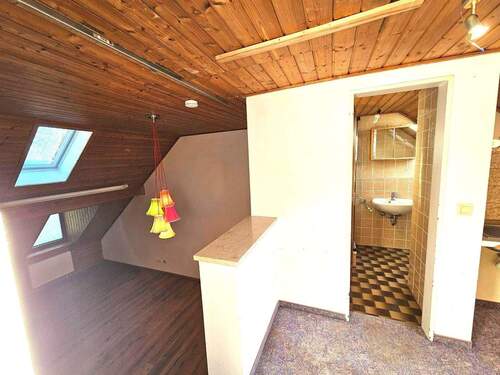 Blick von Empore ins Dachstudio und ins Bad - 