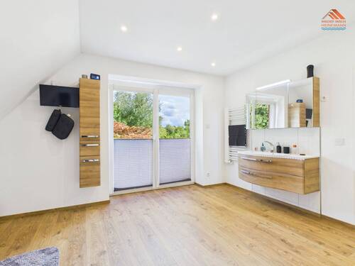 Wohnbereich 1 - DG - Bad 1 - 