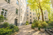 INNENHOF – ZUGANG SEITENFLÜGEL - 2 Zimmer Etagenwohnung in Berlin