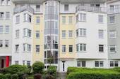 Gebäudeansicht - Ihr neues Zuhause in Potsdam: Charmante Maisonette mit Balkon, Garage und viel Wohnqualität