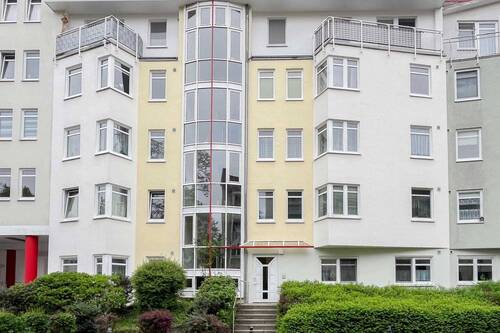 Gebäudeansicht - Ihr neues Zuhause in Potsdam: Charmante Maisonette mit Balkon, Garage und viel Wohnqualität