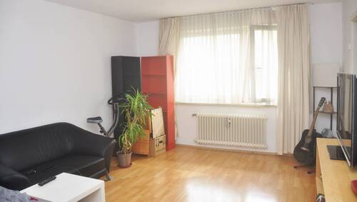 Wohnzimmer 1 - ***Sehr Schöne, Helle und geräumige 1 Zimmer Wohnung mit extra Küche am Isarpark***
