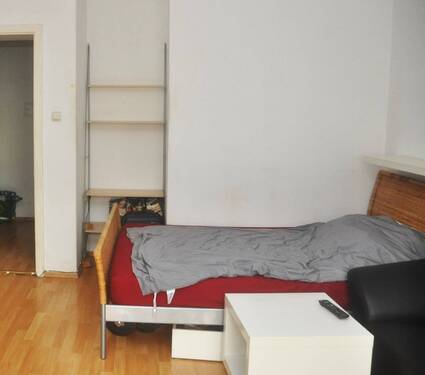 Wohnzimmer 3 - 1 Zimmer Etagenwohnung in München