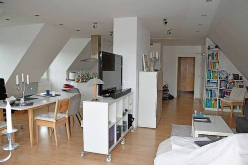 Wohn-/Esszimmer - 