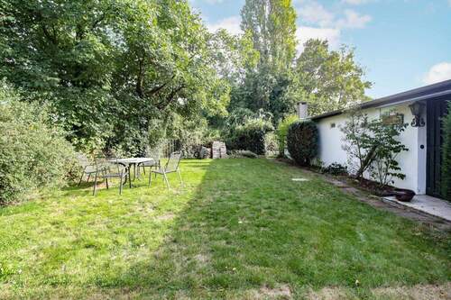 Gartenfläche vor dem Haus - 