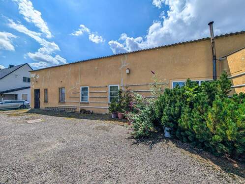 Stellfächen vor dem Konsum - 