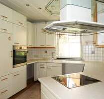 AUMÜLLER-Immobilien - Sympathische DHH mit Nebengebäude und sonnigere Hoffläche als Mietobjekt - Gründau-Lieblos