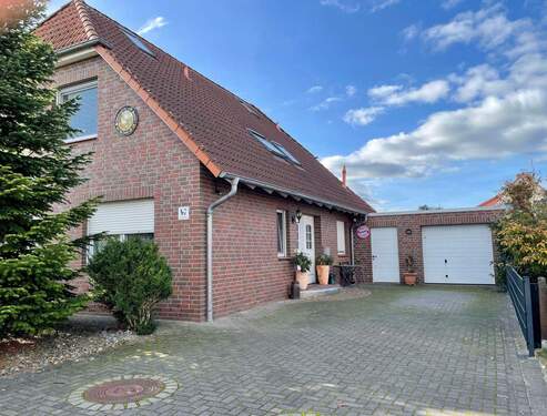 ZFH Eingangsbereich mit Garage - 7 Zimmer Mehrfamilienhaus, Wohnhaus zum Kaufen in Neustadt am Rübenberge