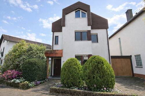 Ansicht - Viel Platz für die Familie - Freistehendes Einfamilienhaus mit Garten, Garage und 3 Stellplätzen