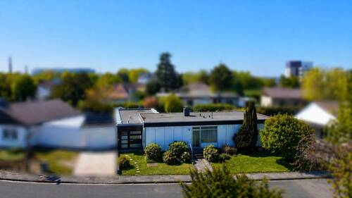 Drohnenaufnahme - Ihr neues Zuhause zum Weiterleben & Weiterlieben! Bungalow mit Garten, Souterrain & bester Wohnlage