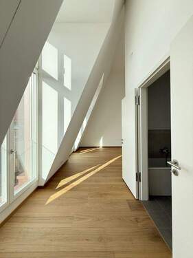 Schlafzimmer mit Zugang Bad - 