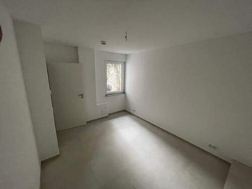 Schlafzimmer 1.jpg - 3 Zimmer Etagenwohnung zur Miete in Köln