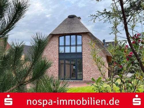 Außenansicht - Modernes Wohnen unter Reet! - 1.279.000,00&nbsp;EUR Kaufpreis, ca.&nbsp; 86,00&nbsp;m&sup2;&nbsp;Wohnfl&auml;che