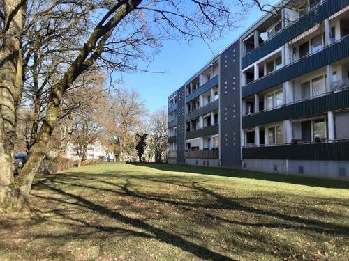 Rückseite vom Haus - 3 Zimmer Etagenwohnung in Mönchengladbach