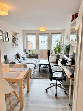 Wohn-/Esszimmer - 2-Zi.-Whg. mit Balkon und EBK in Nürnberg Rosenau