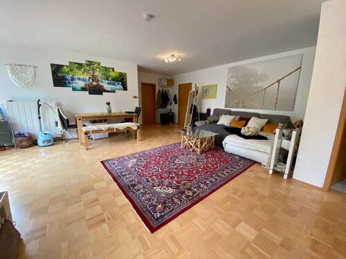 Wohnbereich - NEU im Angebot: Großzügige 2-ZW mit Terrasse im Frauenland ab 01.08.2026!