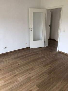 Wohnzimmer Richtung Tür - 
