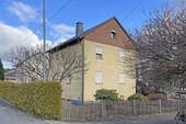 Straßenansicht - 6 Zimmer Mehrfamilienhaus, Wohnhaus zum Kaufen in Steinbach