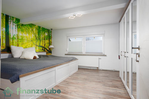 Schlafzimmer - 9 Zimmer Einfamilienhaus zum Kaufen in Klettbach