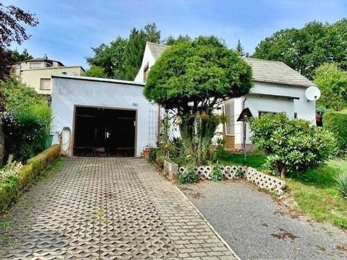 Garageneinfahrt - 4 Zimmer Einfamilienhaus zum Kaufen in Heinsdorfergrund