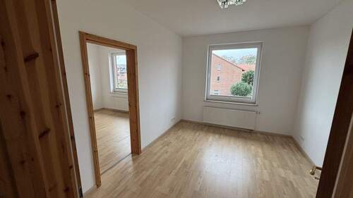 Zimmer - 1 Zimmer Mehrfamilienhaus, Wohnhaus in Sehnde