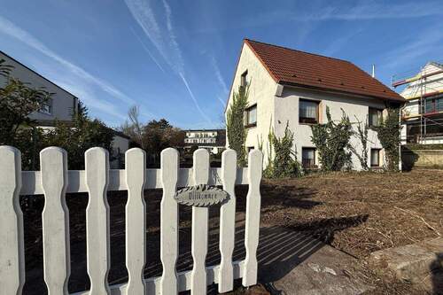 Grundstück mit Altbestand - 