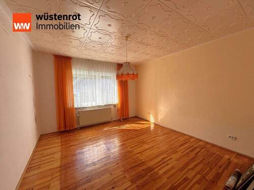 EG_Schlafzimmer I - 7 Zimmer Einfamilienhaus in Ammerthal