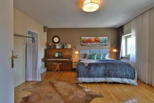 Schlafzimmer mit Dielenboden - Hübsche Stadtwohnung mit Flair - 220.000,00&nbsp;EUR Kaufpreis, ca.&nbsp; 75,00&nbsp;m&sup2;&nbsp;Wohnfl&auml;che