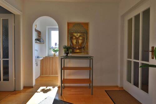 Eingangsbereich mit Parkett - Etagenwohnung mit 75,00 m&sup2; in Vöhringen zum Kaufen