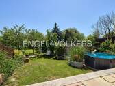 Vorderer Gartenanteil mit Whirlpool - 