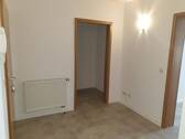Flur mit Blick auf Garderobe - 