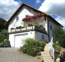 Stilvolles Einfamilienhaus mit Photovoltaik, Garage und großem Grundstück in Eggingen