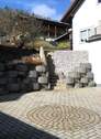 2-3 gepflastere Stellplätze neben dem Haus - 
