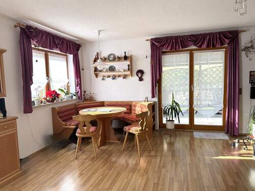 EG: Esszimmer mit Eckbank - 