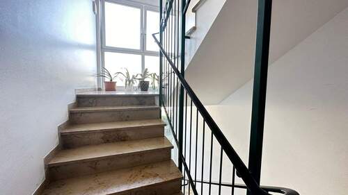 Treppenhaus - 2 Zimmer Etagenwohnung in Straubing