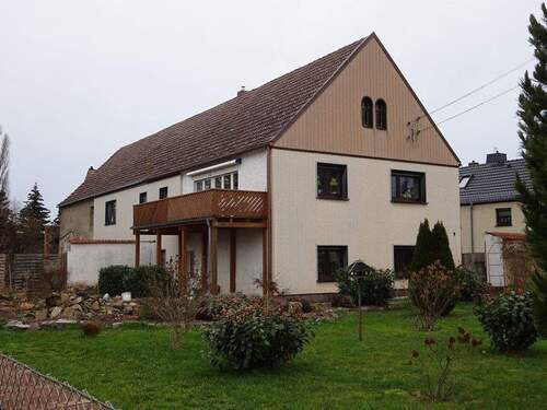 Gartenansicht - Wohnhaus mit Neben- und Abstellräumen und Scheunengebäude