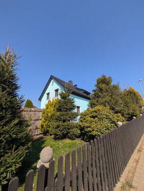 Ansicht Haus mit Garten - Einfamilienhaus mit 134,00 m&sup2; in Chemnitz zum Kaufen