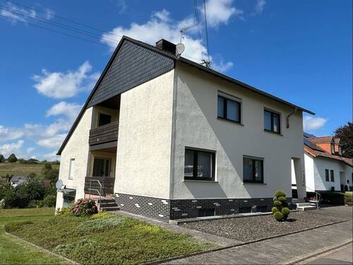 Vorder-/Seitenansicht - 7 Zimmer Einfamilienhaus zum Kaufen in Preist