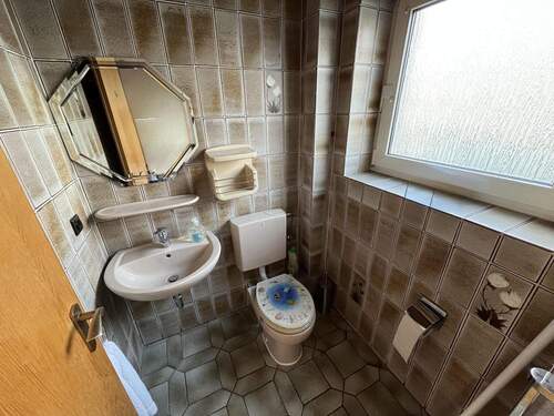 Gäste-WC - 5 Zimmer Reihenmittelhaus in Langenfeld