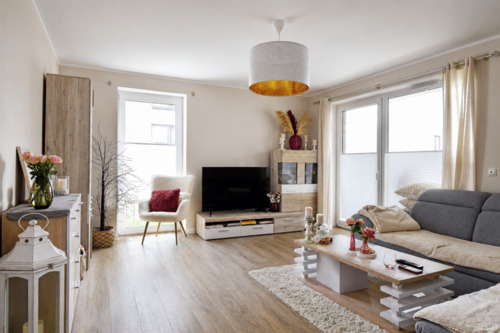Lichterfülltes Wohnzimmer - 3 Zimmer Etagenwohnung zur Miete in Reinbek