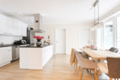Moderne Einbauküche mit Essbereich - 3 Zimmer Etagenwohnung in Reinbek