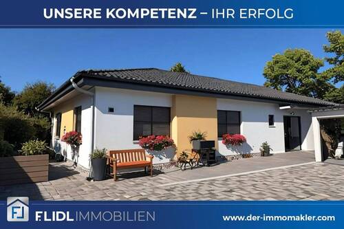 Bild 1 - gepflegter Bungalow mit Pool - 759.000,00 EUR Kaufpreis, ca.  167,70 m² Wohnfläche